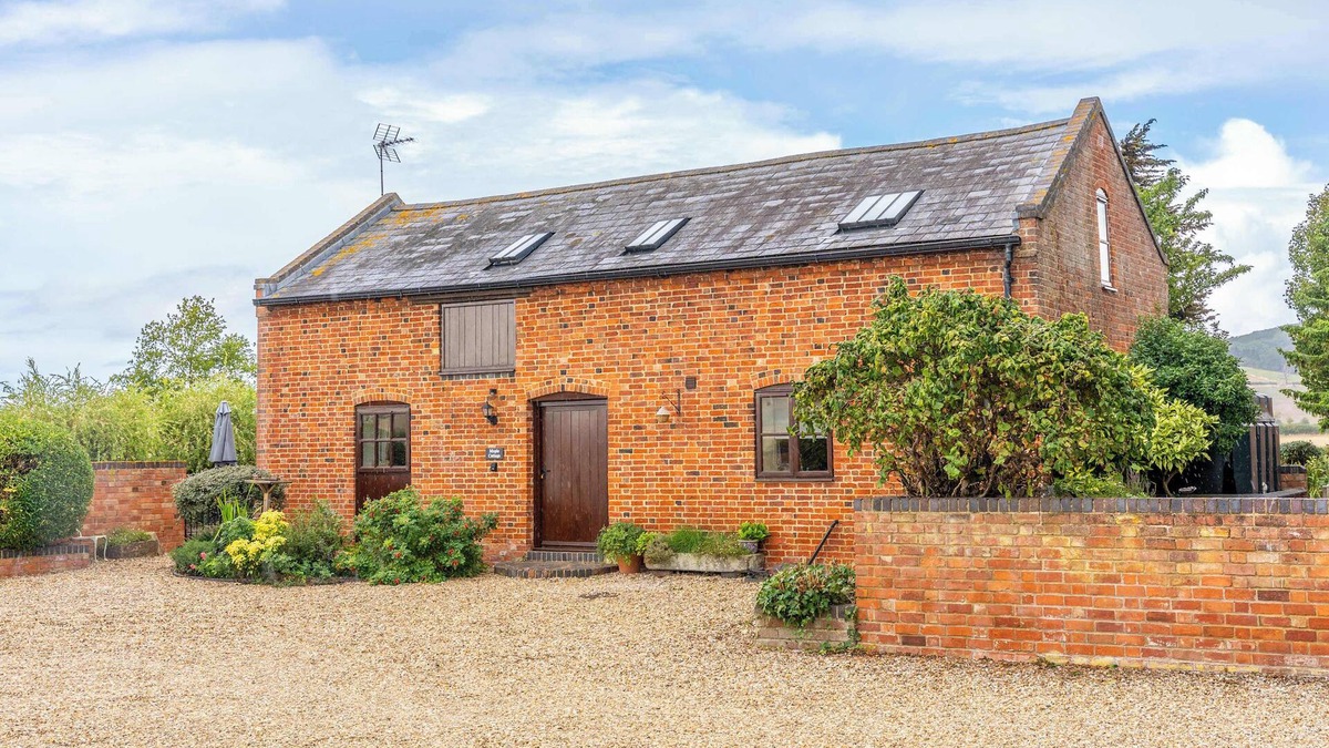 Mangotsfield House | Maple Cottage - Rural Charm & Cotswold Views