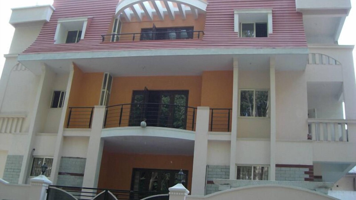 JP Nagar Hotel | Maple Leaf