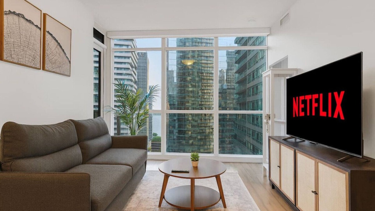 Toronto Entertainment District Hotel | Maple Leaf Stays - Rogers Centre - Scotiabank Arena