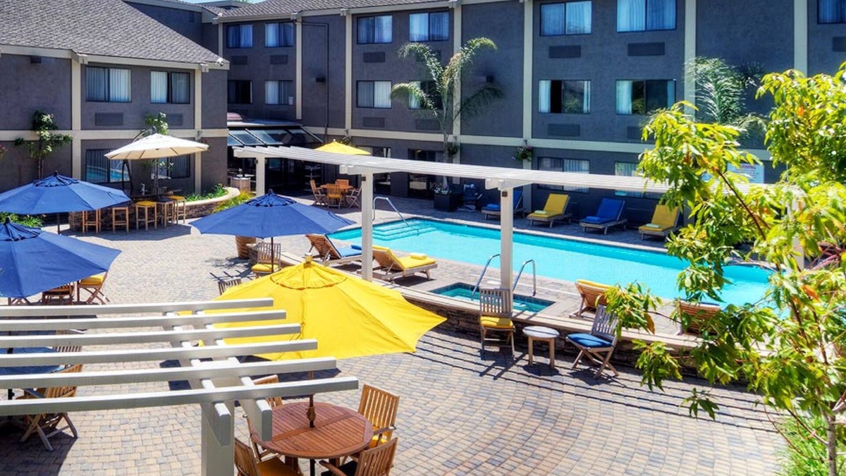 Sunnyvale Hotel | Maple Tree Inn