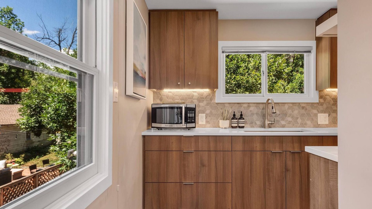 Mapleton Hill House | Mapleton Hill Luxe Treehouse - Walk to Trails & Downtown