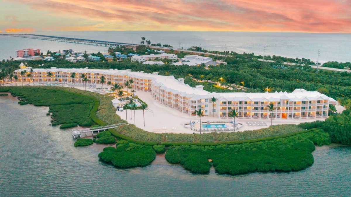 Marathon Apartment | Marathon Beachfront | King Bed + Veranda