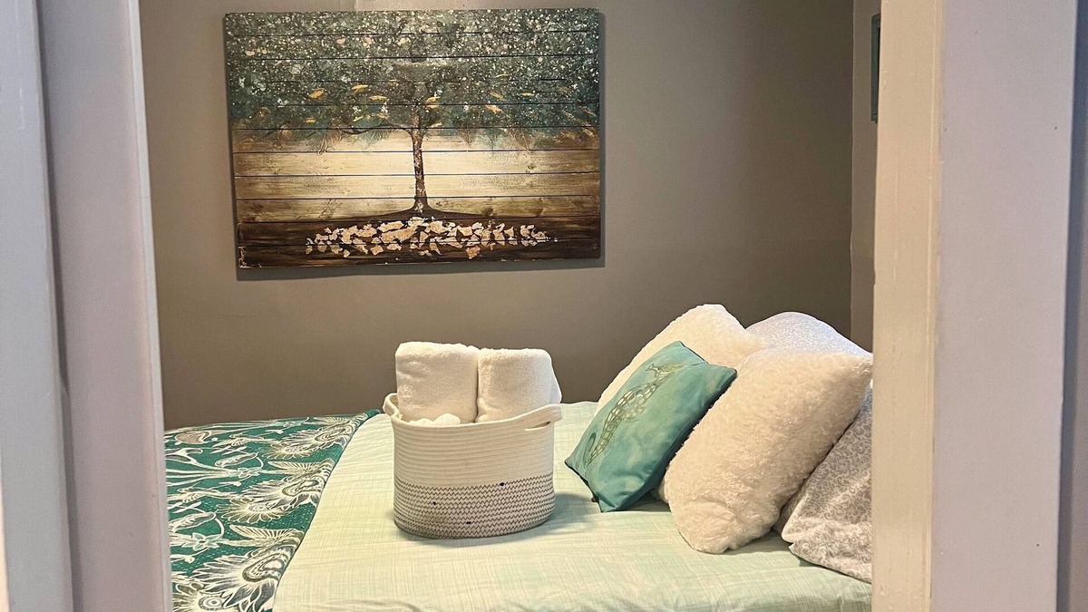 Seward Apartment | Marathon Historic Apartments-heart of Downtown - Charming 1 bedroom
