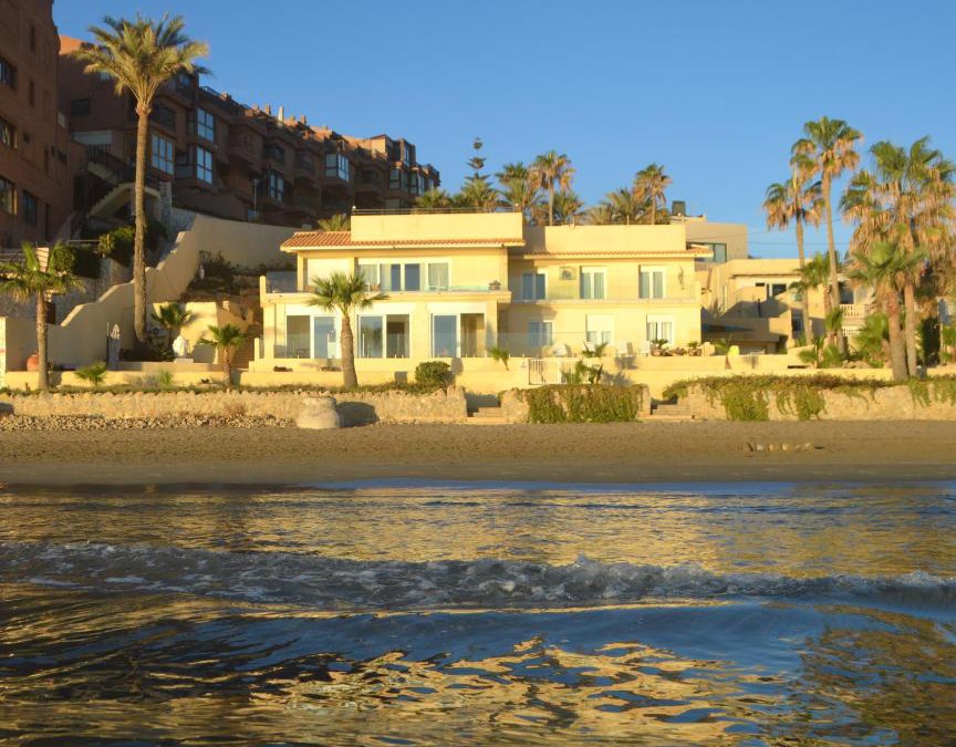 Cabo de las Huertas Apartment | Maravilloso Apartamento AMANECER CABO a pie de playa y mar en CHALET ROQUETES