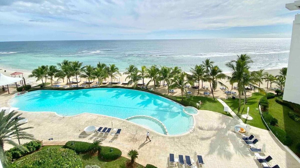 Gascue Apartment | @Marbella Chic 2BR Apt. 5th floor Beach-Front