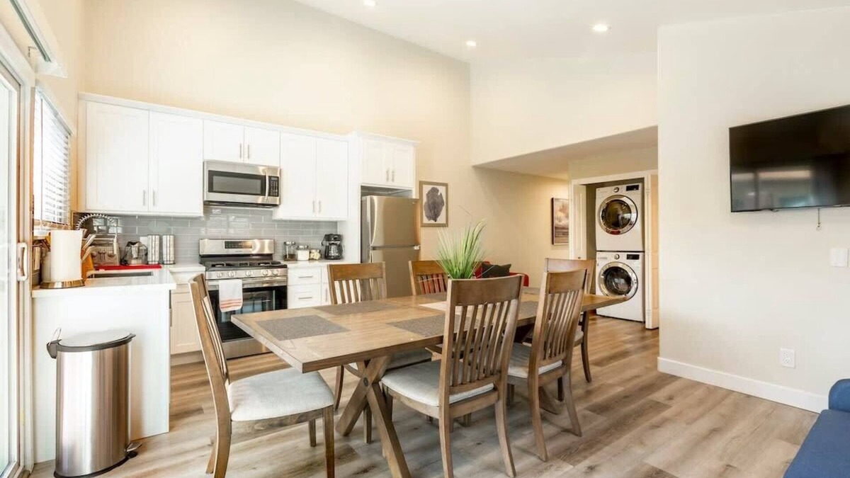 Willow Glen House | @ Marbella Lane - 6BR Duplex | DTWN SJ | Laundry + P