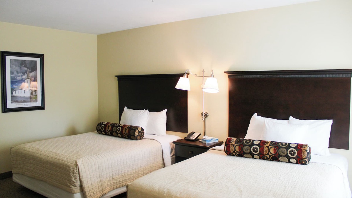 Kelleys Island Hotel | Marblehead Suite at Kelley's Island Venture Resort