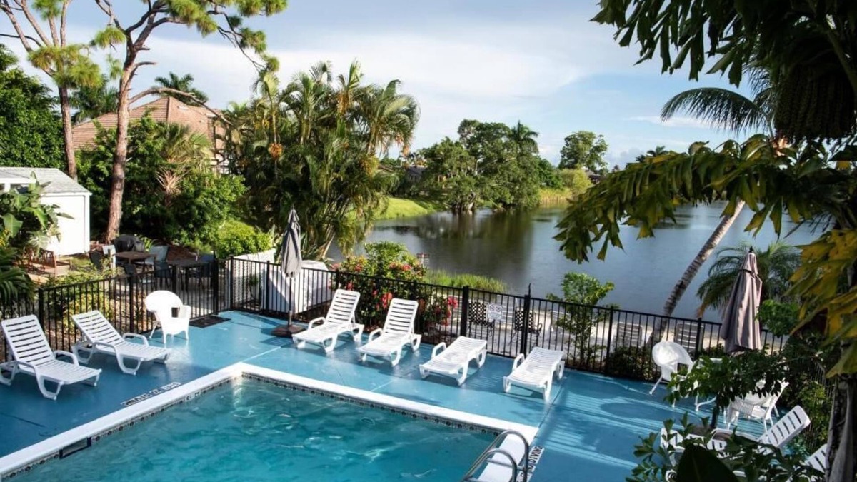 Marco Island Hotel | Marco Island Lakeside Inn