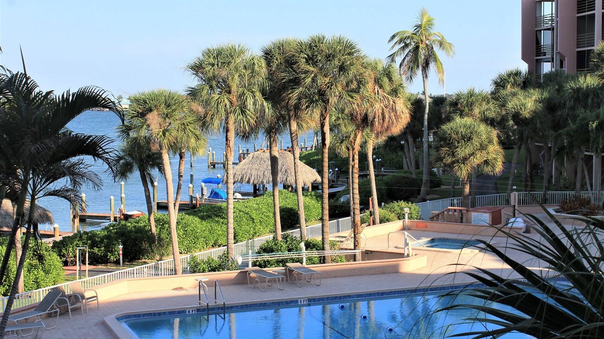 Marco Island Condo | Marco Island Riverside Condo -Beautiful Sunrises - Time to Exhale & Enjoy!