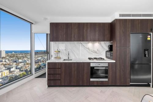 Southbank Apartment | Marco Southbank Spectacular Views Balcony Heated Pool Gym