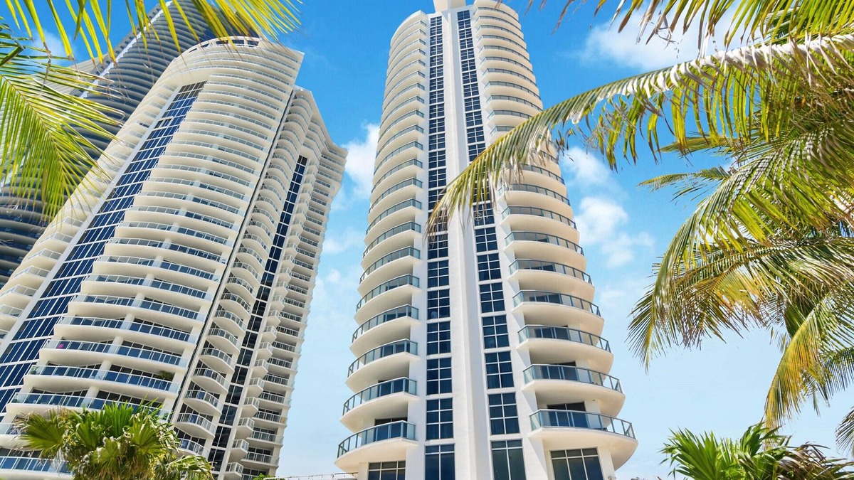 Sunny Isles Beach Hotel | Marenas Ocean View 1 Bedroom Apartment