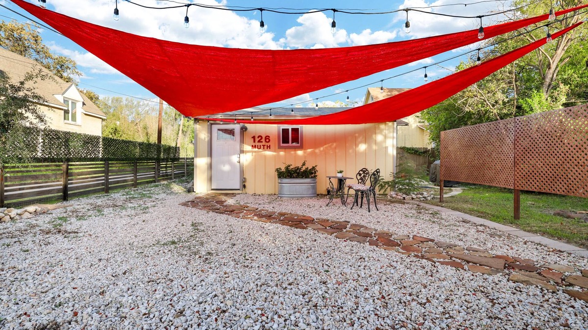 Government Hill House | Marfa - A Birdy Vacation Rental