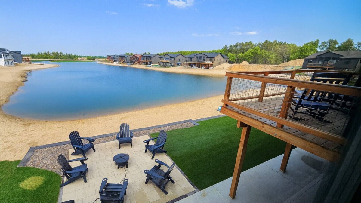 New Lisbon House | Margarita Villa | Lakefront | Beach | Game Room | 6 Bedrooms | 4 Bath