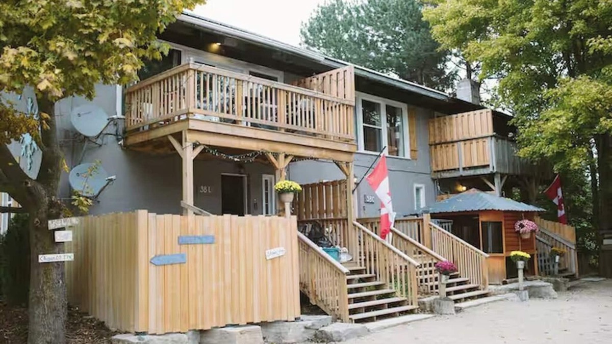 The Blue Mountains Cabin | "Margaritaville" Big Space, Lots of fun + Hot Tub