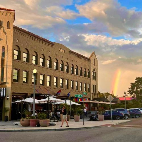 Kenwood Hotel | Mari Jean Hotel - All Adults Welcome