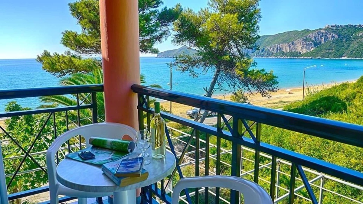 Agios Georgios Pagon Apartment | Maria Studio 2 - right on the beach with sea views in the bay of Agios Georgios Pagi