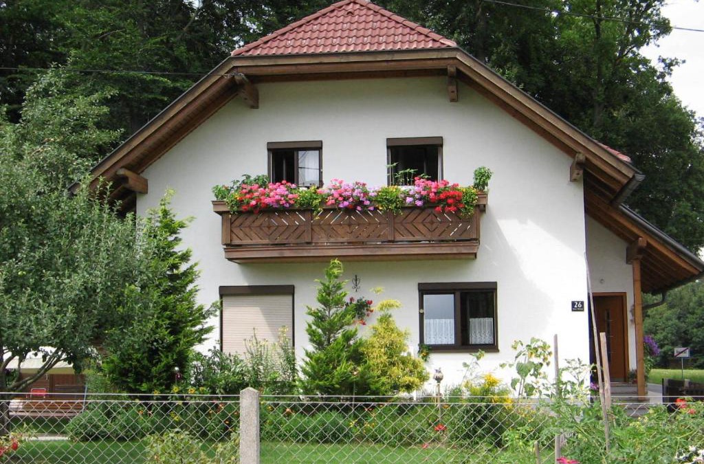 Laakirchen Apartment | Maria's Ferienwohnung