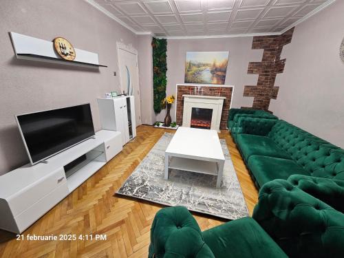 Orsova Apartment | Mariachi's Dream House