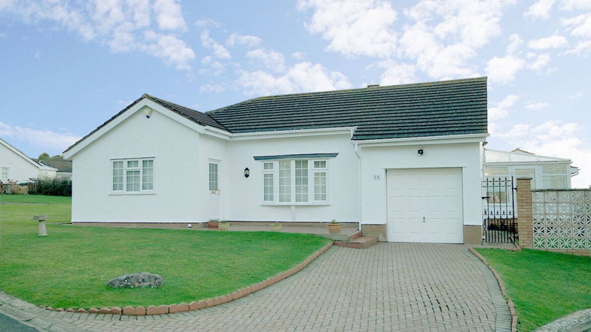 Llandudno Cottage | Marie-Lyn - Two Bedroom Cottage, Sleeps 4