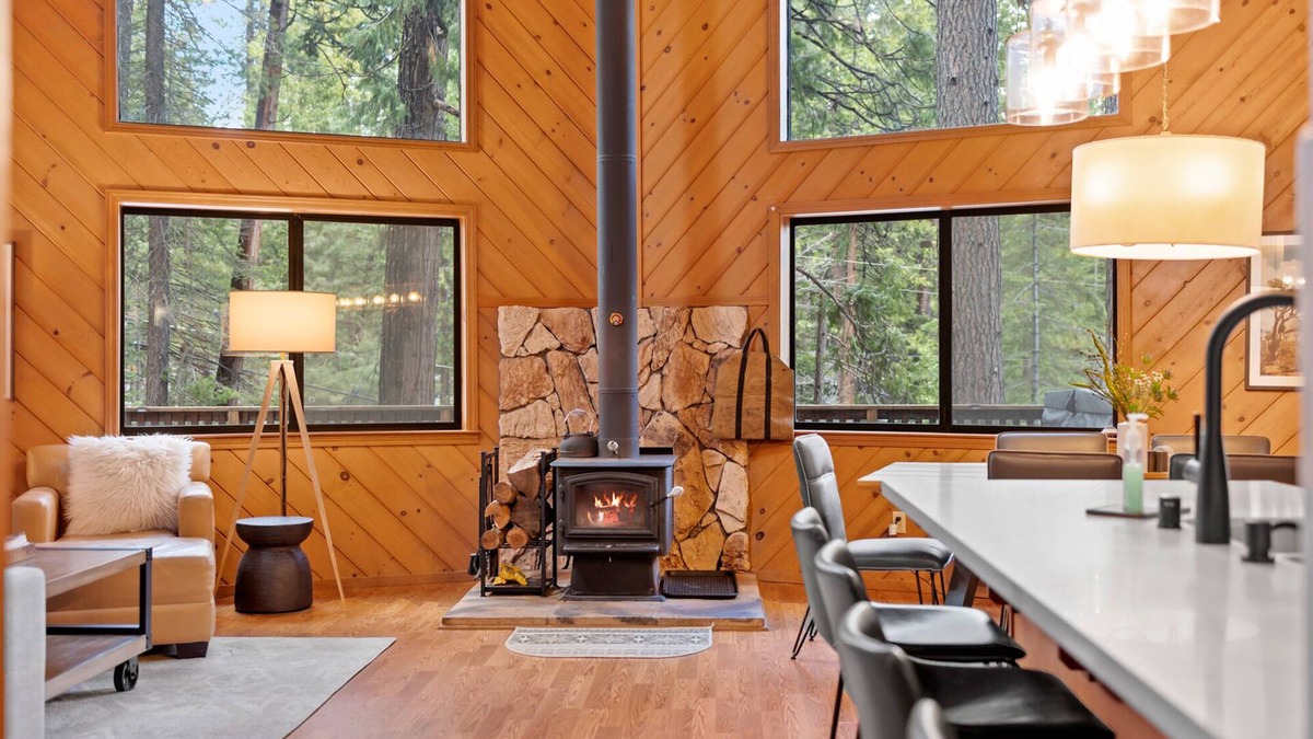 Arnold House | Marilyn Manor-Blue Lk Springs, Hot Tub, Game Rm