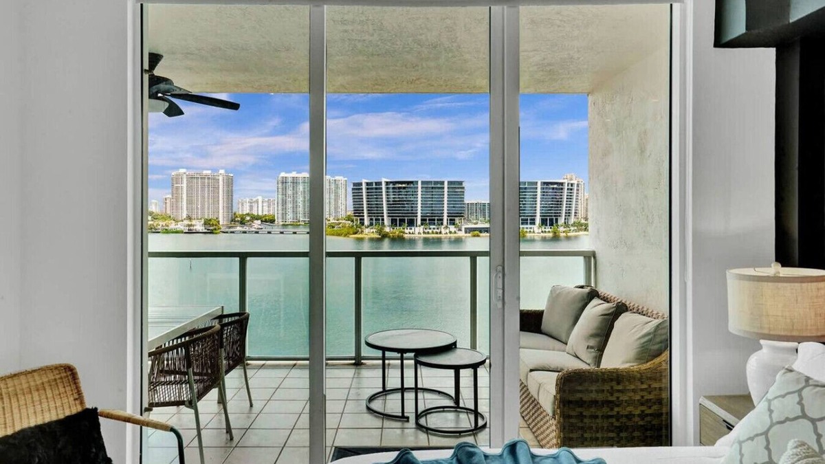 Sunny Isles Beach Apartment | marina bay sunny isles 1005 Water view