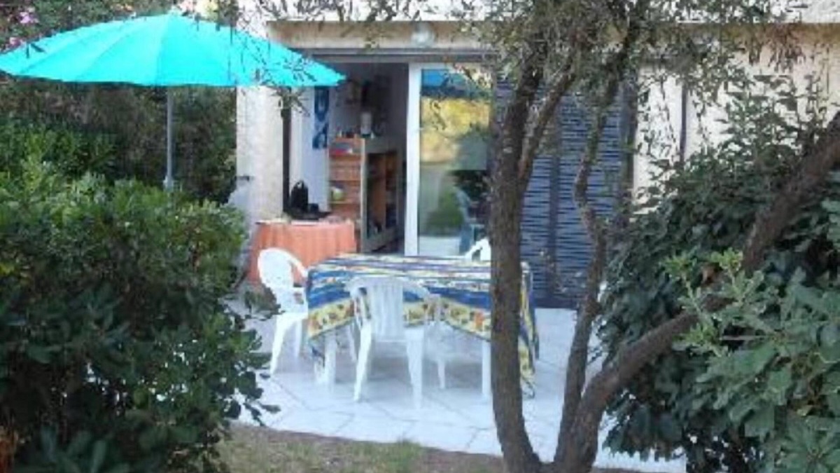 Marine de Saint Ambroggio Apartment | Marina De San Ambroggio: Apartment/flat - LumioHouse with character