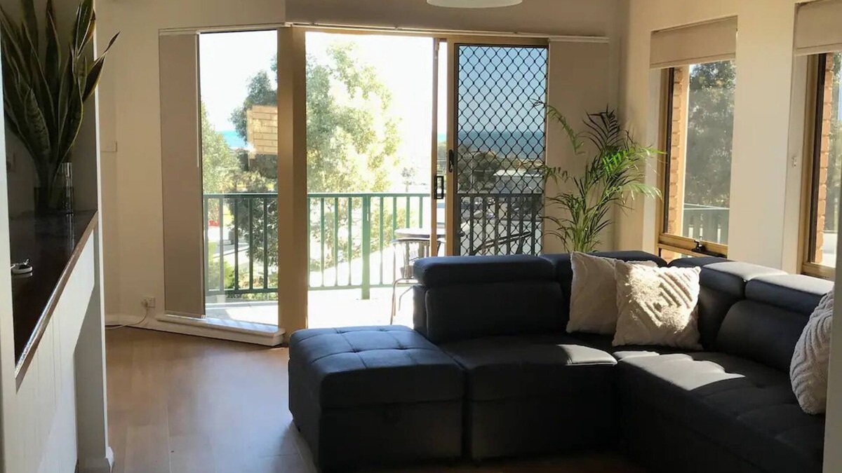 Beresford Apartment | Marina Luxury Apartment with Ocean Views Beresford