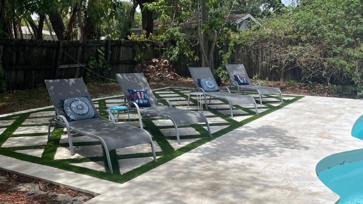Edgewood House | Marina Mile Private Yard Pool Home