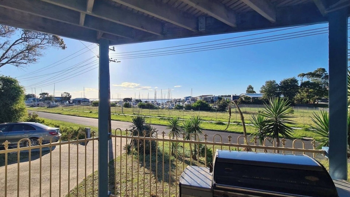 Goon Nure Apartment | Marina Quays lower deck, opposite marina, amazing views, pet friendly