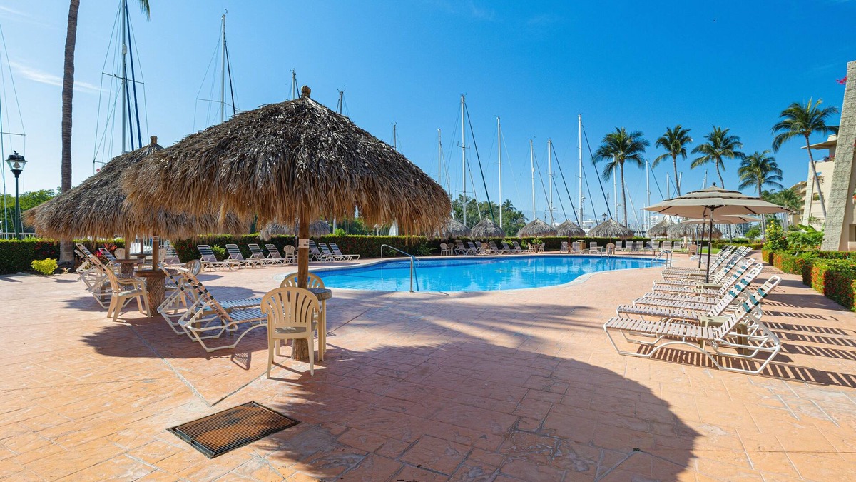Bajio Apartment | Marina Residences 2 bed + 2 bath pool & canal view