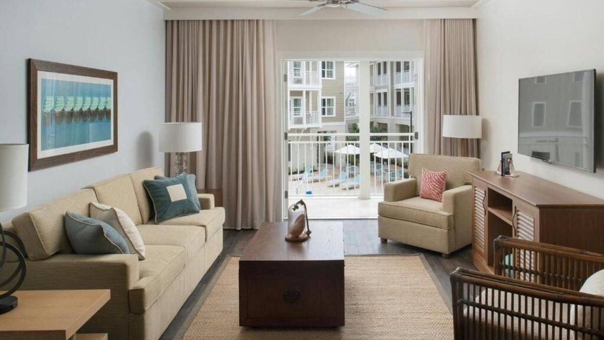 Holmes Beach Hotel | Marina-Side 2BR Haven – Walk to Beach, Fully Equipped Kitchen