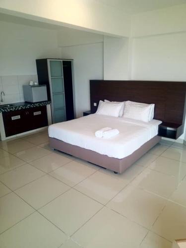 Lumut Apartment | Marina sunset view