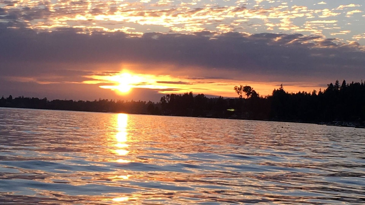 Sudden Valley House | Marina view lake house. Beach & Golf! Dog friendly