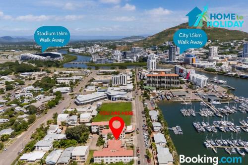 South Townsville Apartment | Marina View Studio - Steps away from CBD, Ferry & Stadium