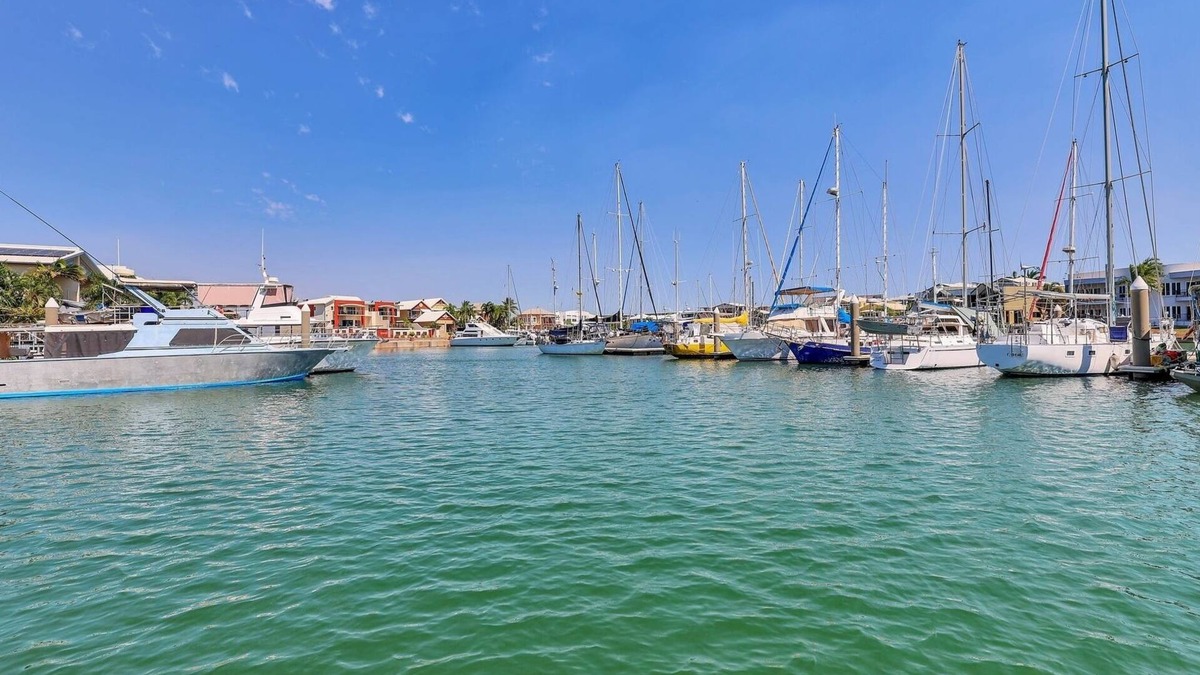Stuart Park House | Marina Views | Cozy 3BR Villa in Tipperary Waters