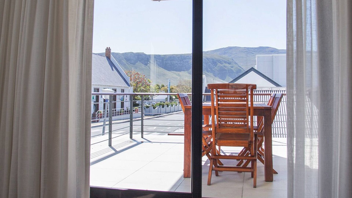 Hermanus City-Centre Hotel | Marine Square Luxury Suites