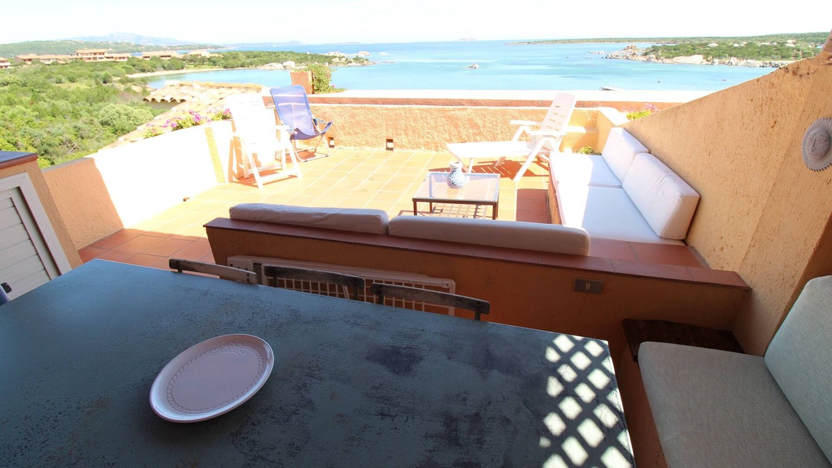 Golfo di Marinella Apartment | Marineled apartment 50 meters from the beach, swimming pool, restaurant bar, wifi