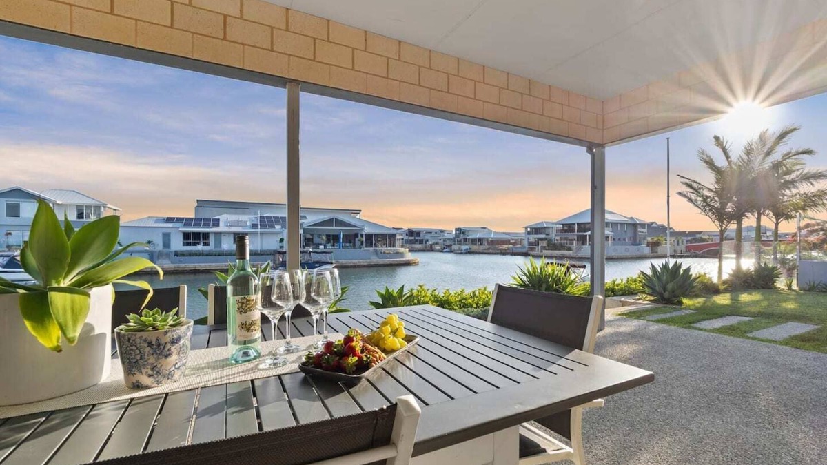 Dudley Park House | Mariners Cove Luxury Canal Home