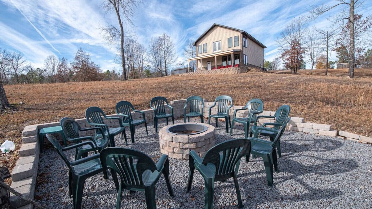 Jones Mills House | Mariposa's Place Day Use Retreat