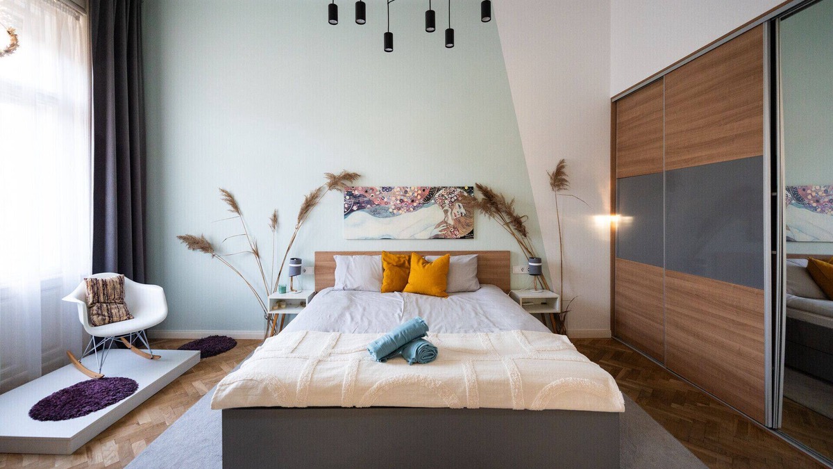 Felheviz Apartment | Mark’s modern flat at Margaret Island