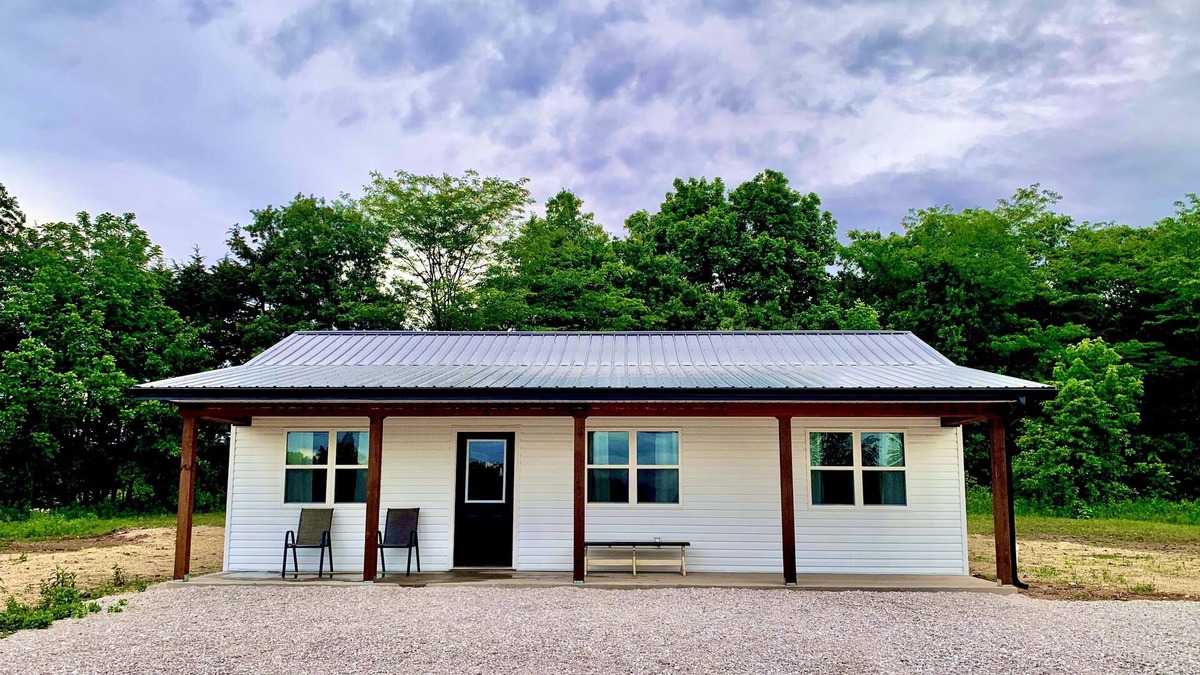 Stoutsville Cabin | Mark Twain Lake Cottage - Fishing Boating and Hunting