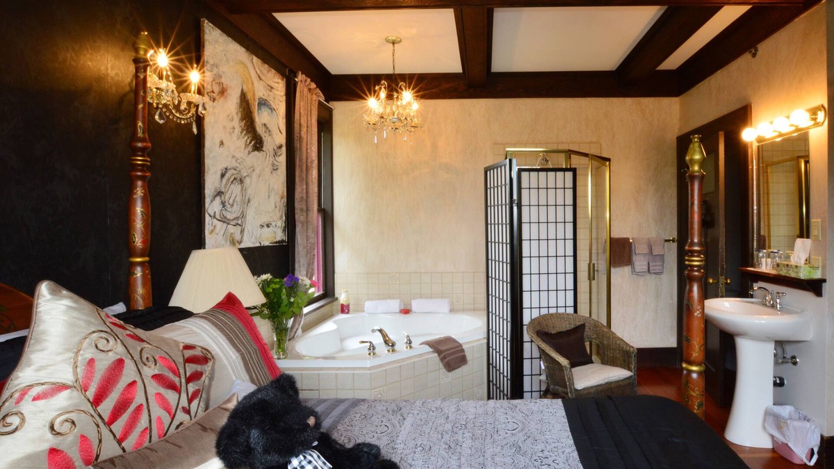James Bay House | Marketa's Bed & Breakfast