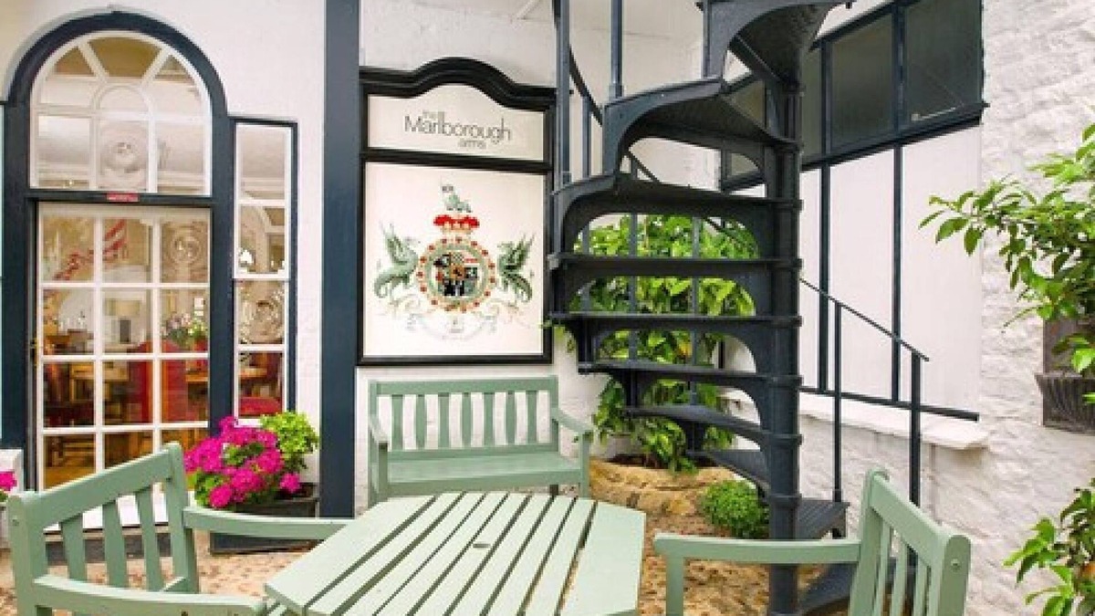 Woodstock Bed & Breakfast | Marlborough Arms Hotel