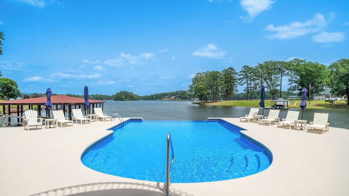 Rockwell House | Marlin Houzz: Lake Estate with Infinity Pool!