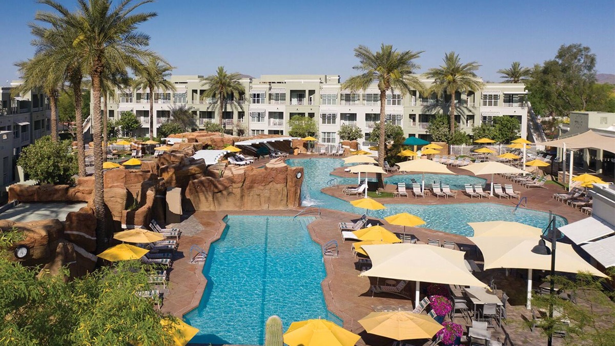Desert Ridge Hotel | Marriott's Canyon Villas: Luxury hotel with beautiful pools