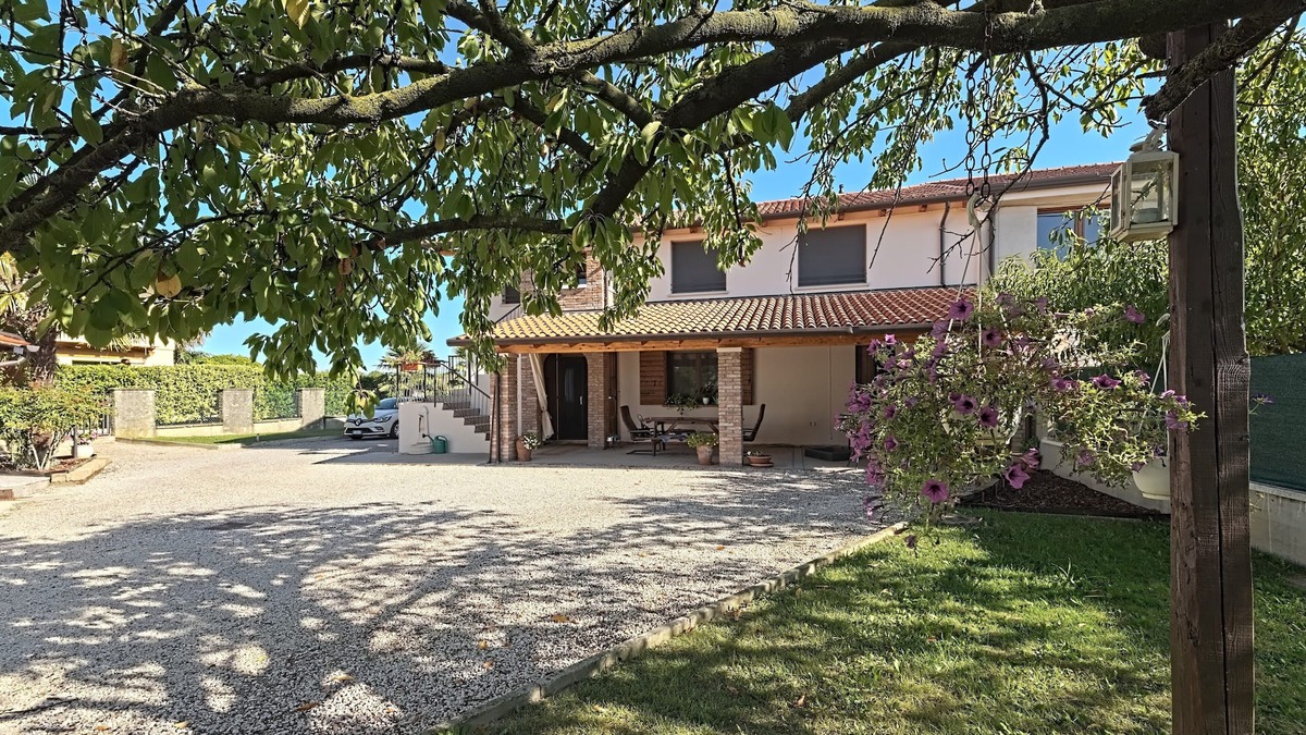 Santa Maria di Sala Apartment | Marsari House