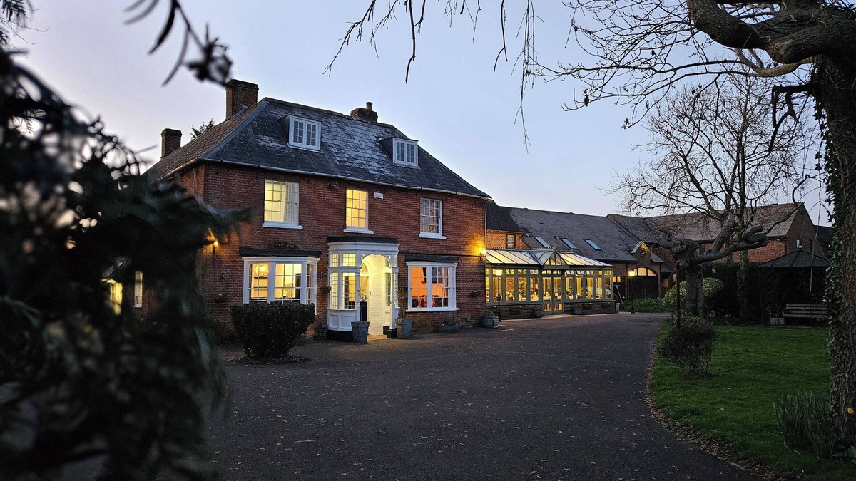 Wootton Bassett Hotel | Marsh Farm Hotel
