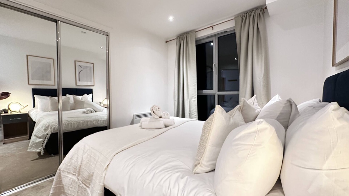 Bristol Floating Harbour Apartment | Marsh House by Sephton