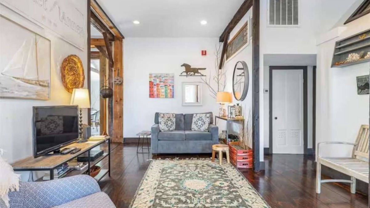 North Kingstown House | Marshland Cottage Walk to Wickford Village