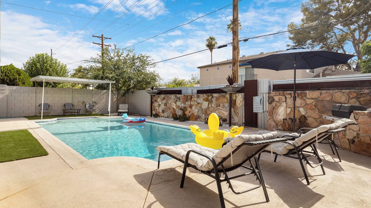 Alhambra House | Martha's Getaway-Central PHX 5 bedroom/3bath-POOL